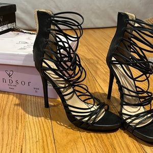 Black strappy Heel